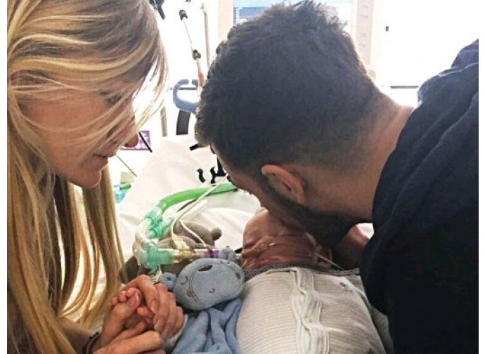 Il piccolo Charlie Gard e la sua famiglia Il piccolo Charlie Gard e la sua famiglia
